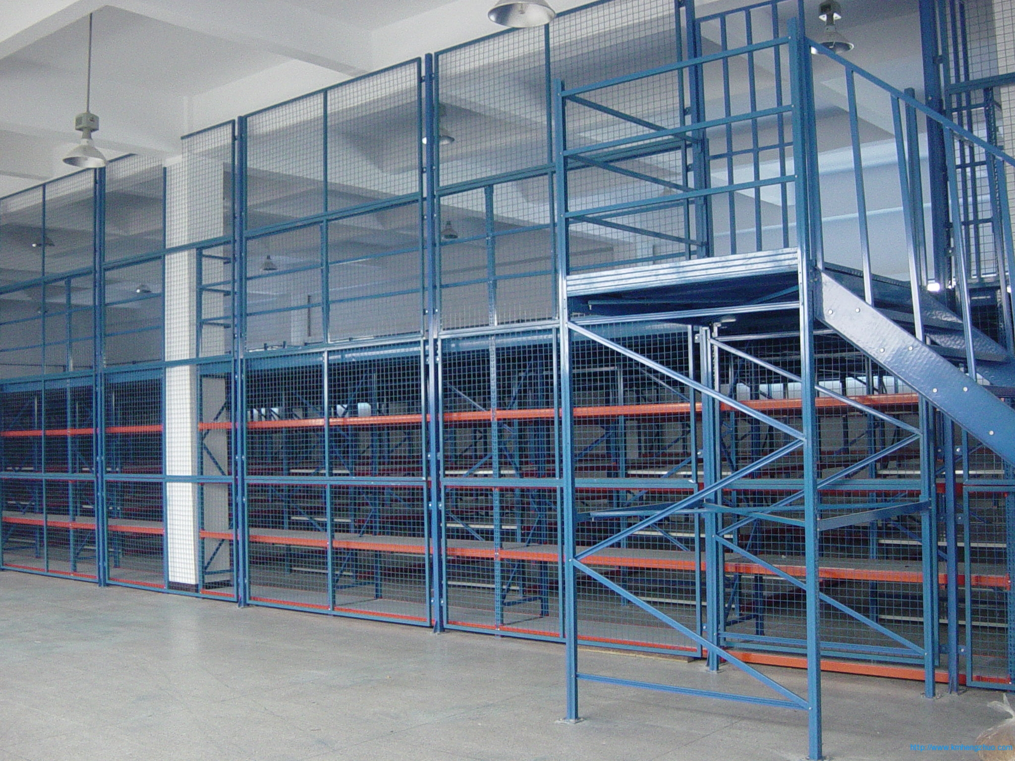 HZ-688型閣樓式貨架應用案例 HZ-688型閣樓式貨架應用案例